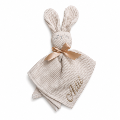 lapin personnalisé en coton avec inscrit adil et un noeud papillon